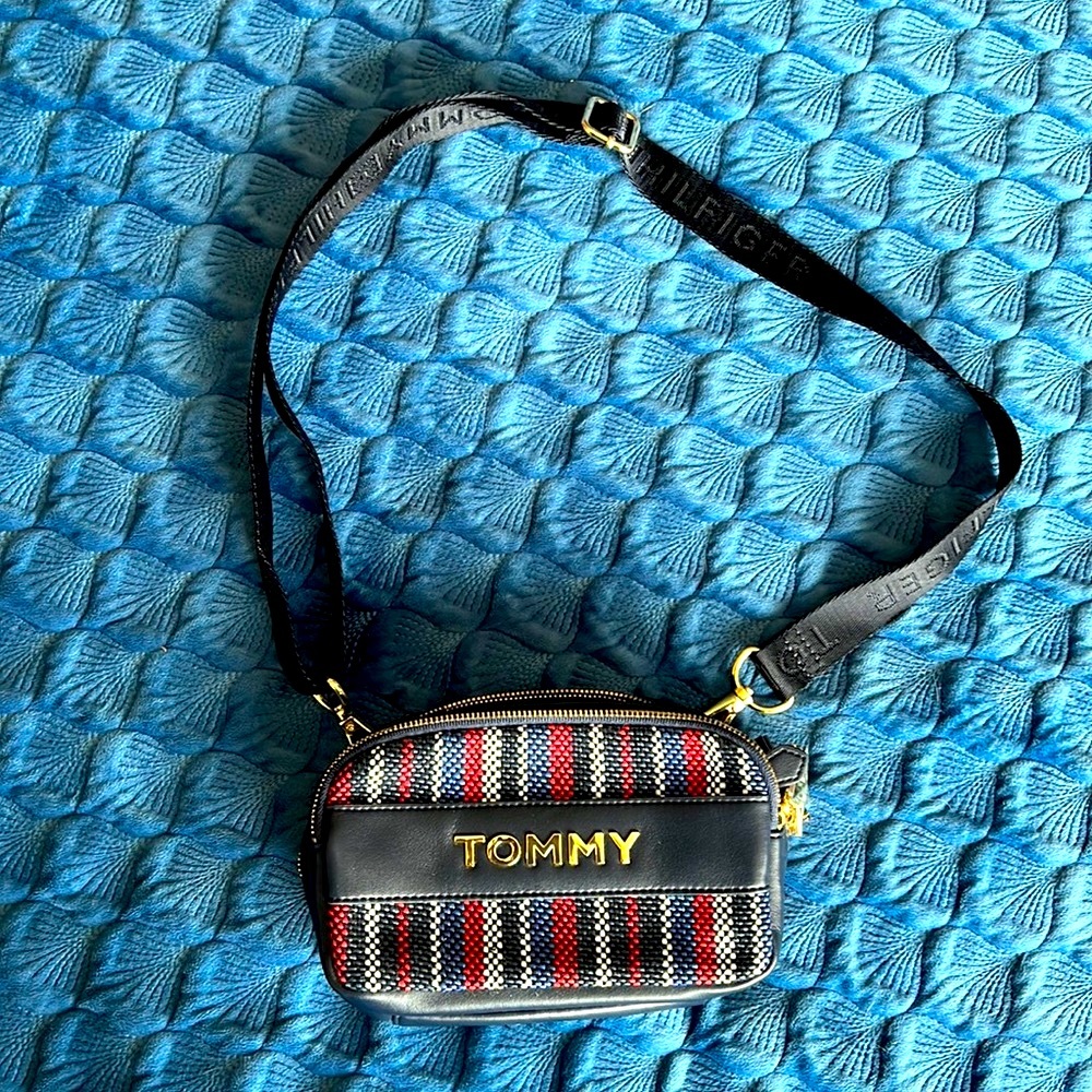 TOMMY HILFIGER BELT BAG WITH VERTICAL LINES